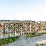 Hotel Dream Fun World Side