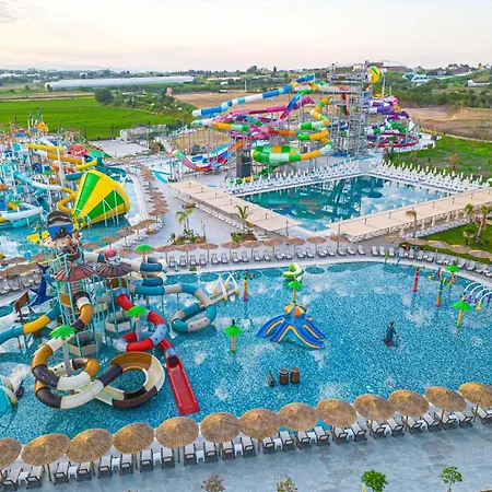 Hotel Dream Fun World Side