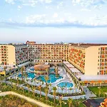 Hotel Dream Fun World Side