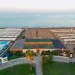 Dream Fun World Hotel 5*