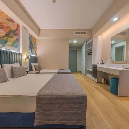 Dream Fun World מלון 5*