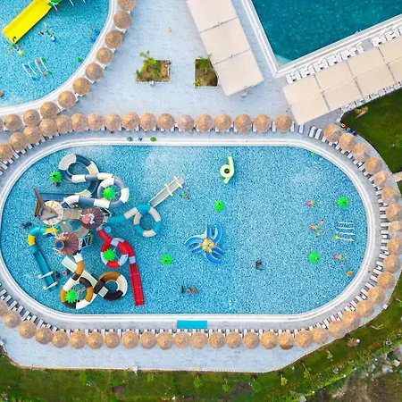 Dream Fun World מלון 5*