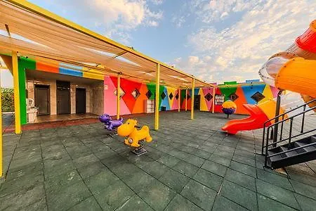 Hotel Dream Fun World Side
