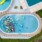 Dream Fun World Hotel 5*